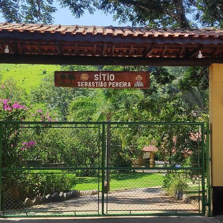 Villa Sítio Sebastião Pereira Jambeiro Exterior foto